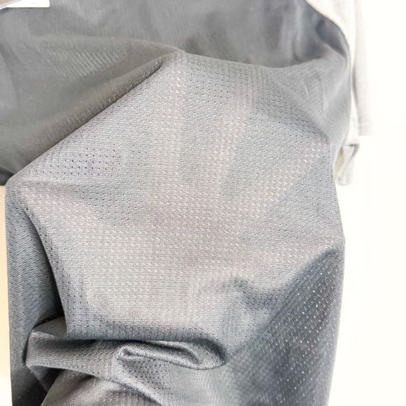 Under Armour NWT! HeatGear RUN Tee | Men’s Medium | Gray & Black - Picture 4 of 7